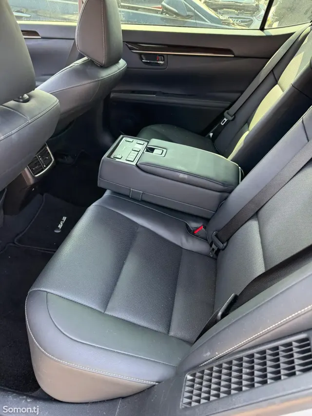 Lexus ES series 2016 · 3.0 AT