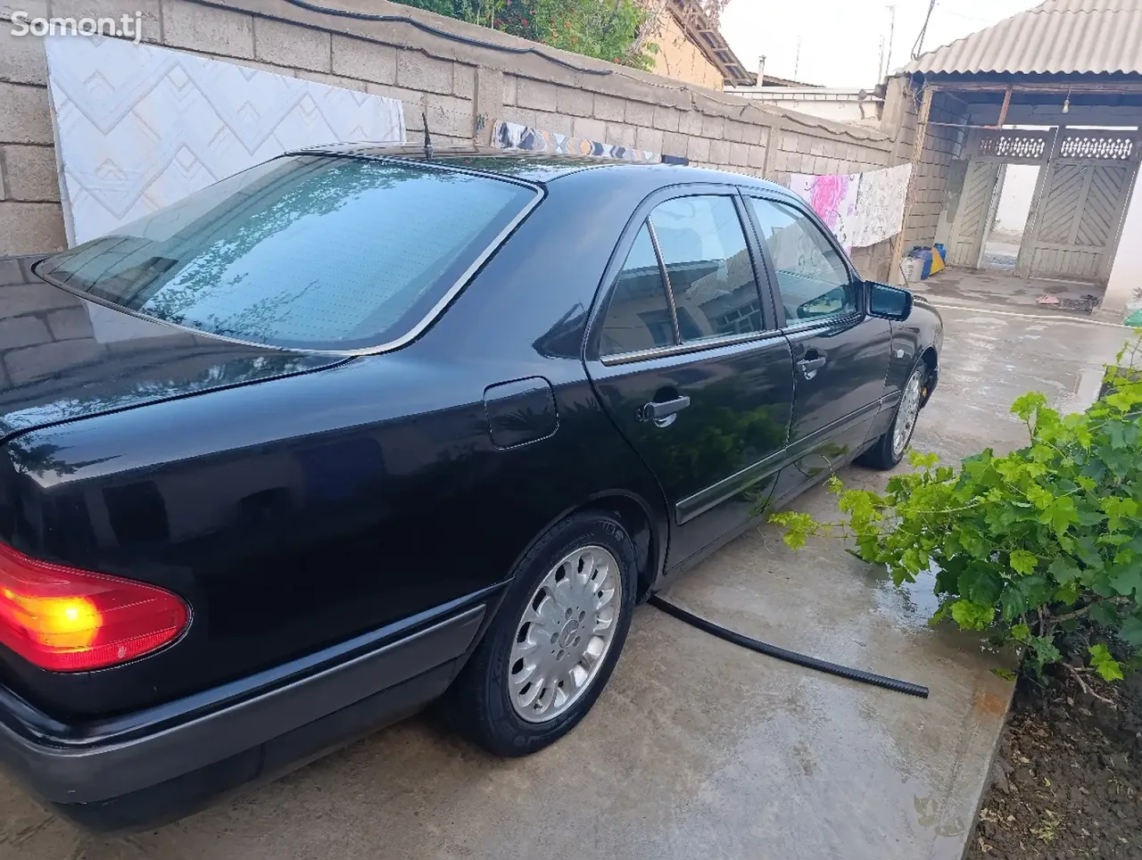 Mercedes-Benz E class 1995 · 2.0 MT