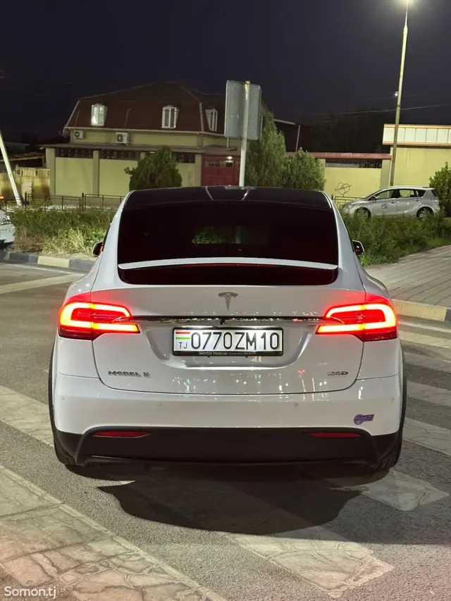 Tesla Model X 2019 · AT