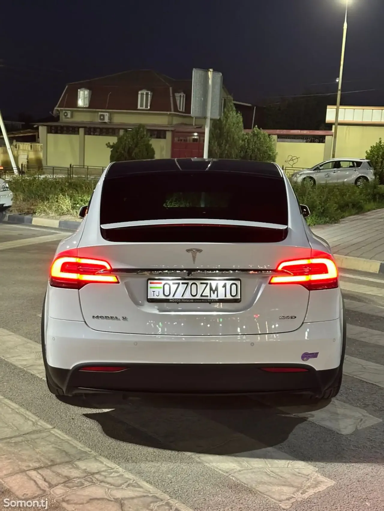 Tesla Model X 2019 · AT