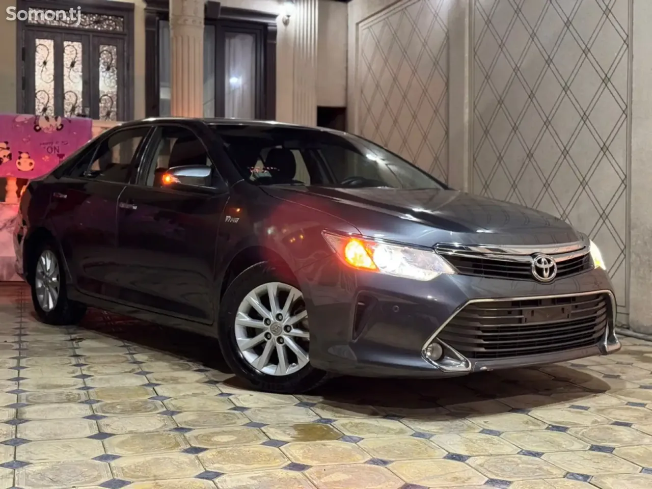 Toyota Camry 2015 · 2.0 AT