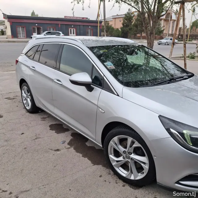Opel Astra K 2016 · 1.6 MT