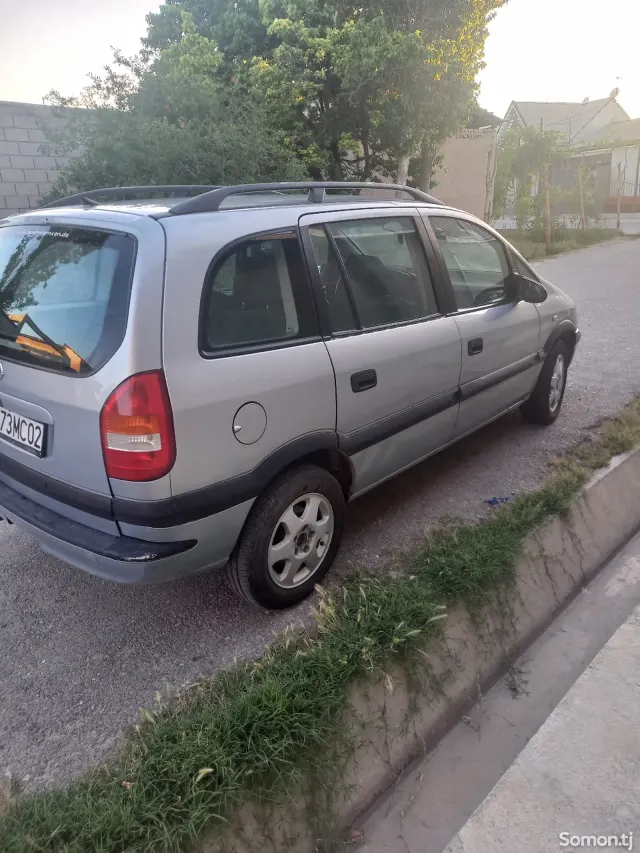 Opel Zafira 1999 · 1.8 MT