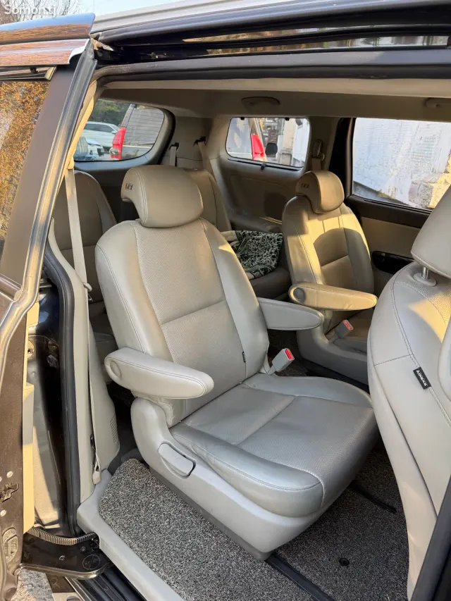 Kia Carnival 2016 · 2.2 AT
