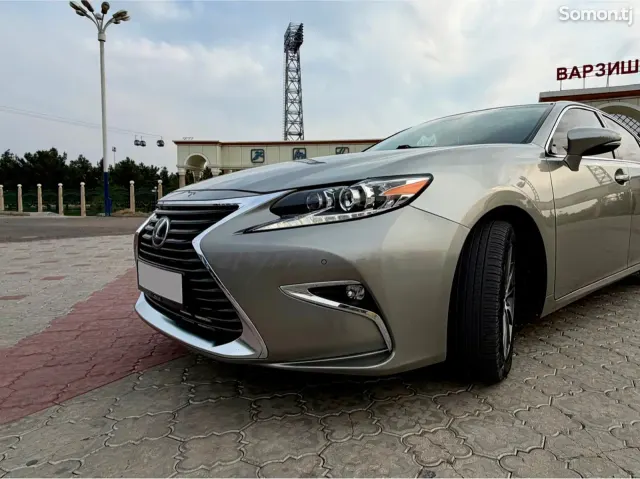 Lexus ES series 2016 · 2.5 AT