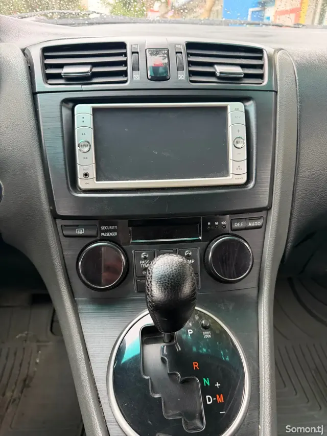 Toyota Mark X ZiO 2010 · 2.4 AT