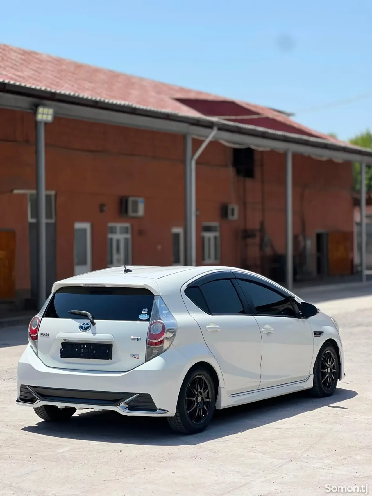 Toyota Aqua 2014 · 1.5 AT