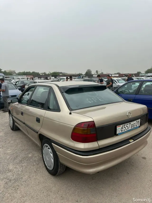 Opel Astra F 1996 · 1.6 MT