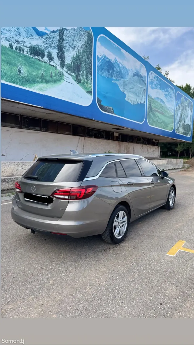 Opel Astra K 2017 · 1.6 AT