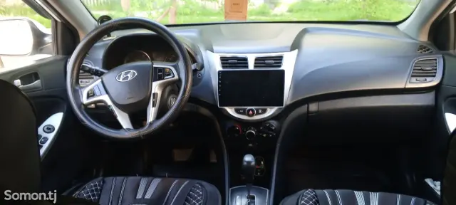 Hyundai Accent 2015 · 1.8 AT