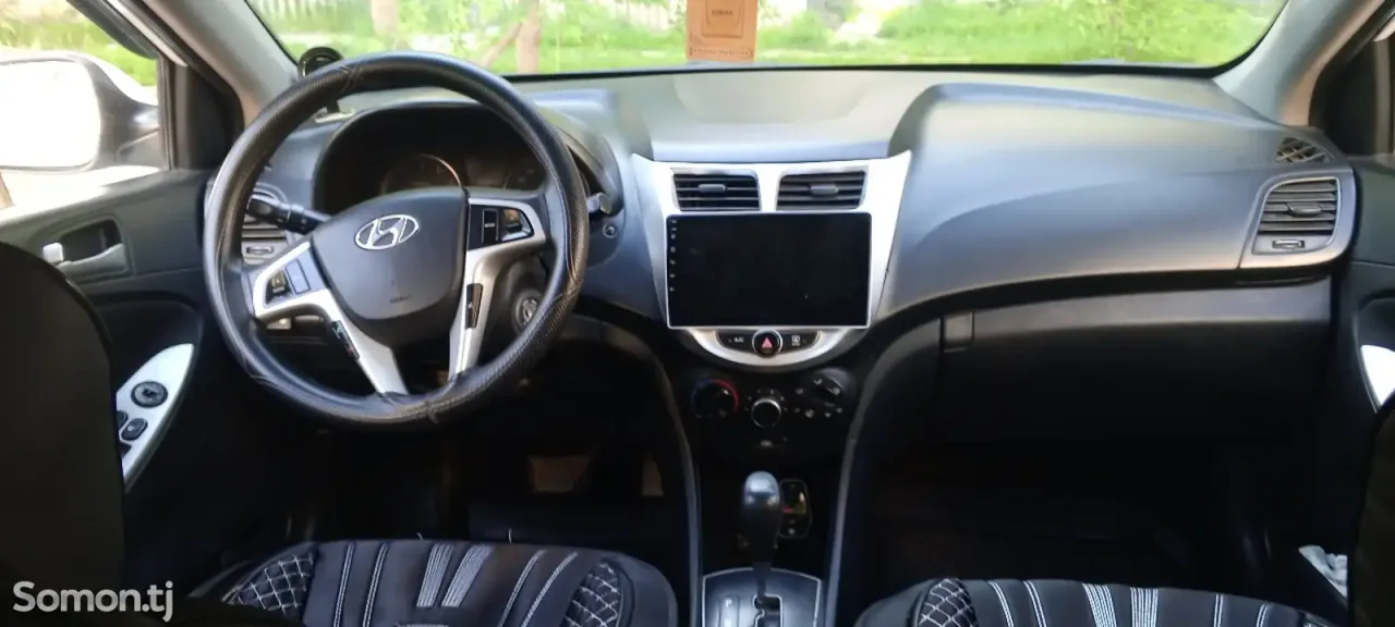 Hyundai Accent 2015 · 1.8 AT