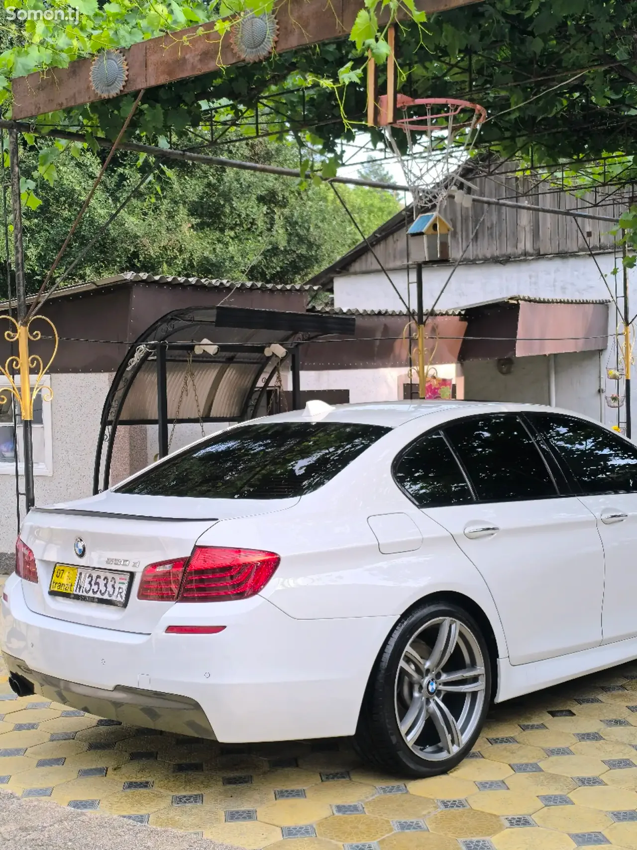 BMW M5 2015 · 3.0 AT