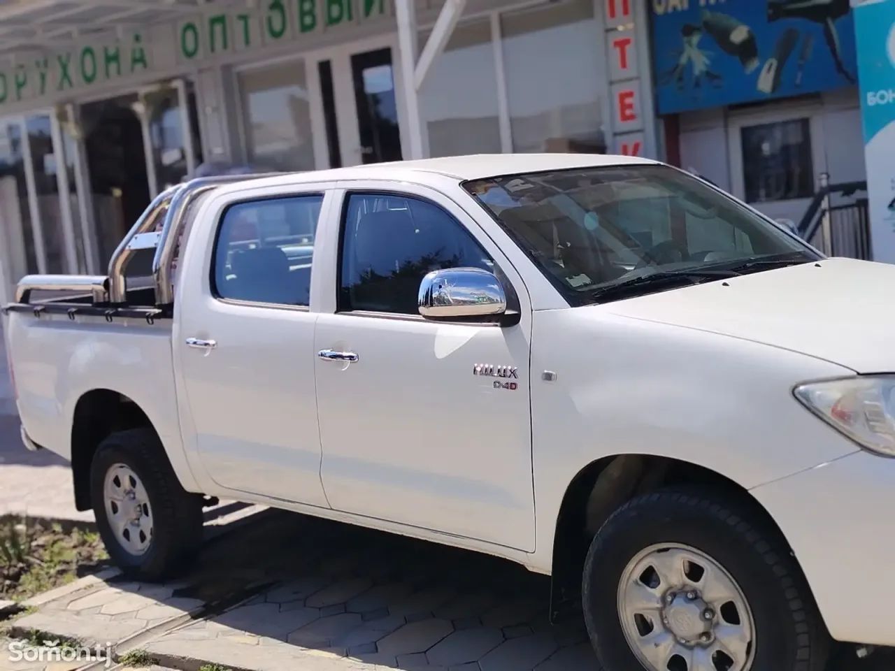 Toyota Hilux 2006 · MT