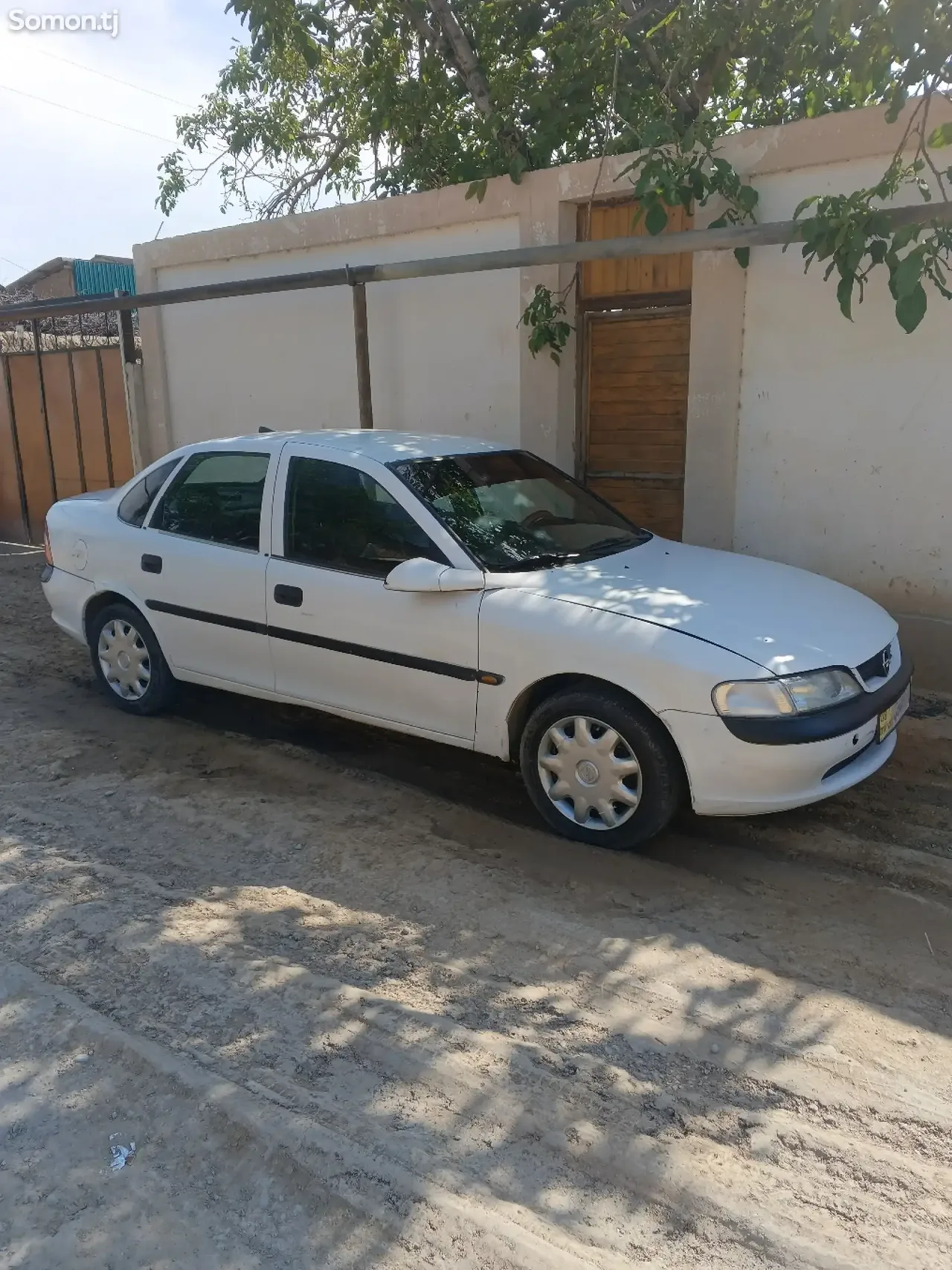 Opel Vectra B 1996 · 1.6 MT