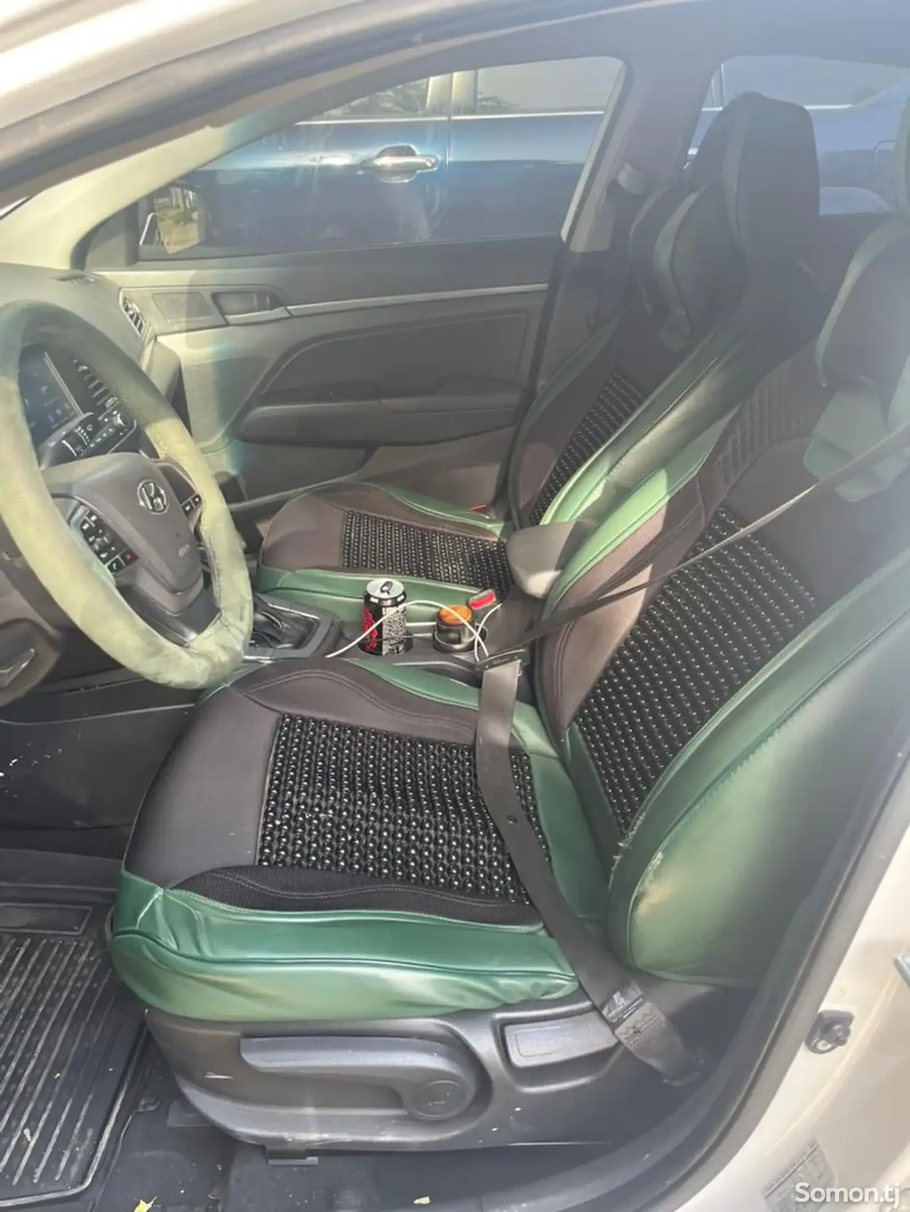 Hyundai Avante 2015 · 1.6 AT