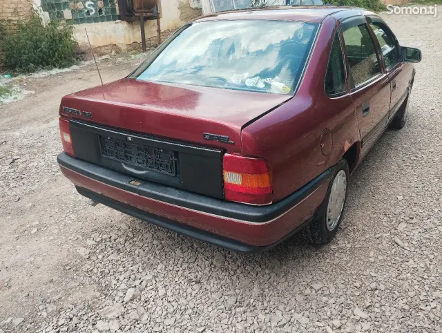 Opel Vectra A 1992 · 1.6 MT