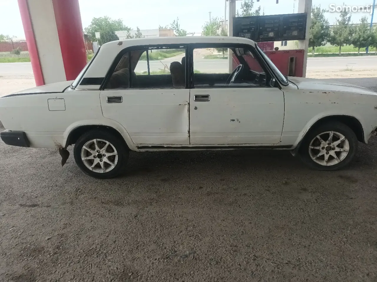 Lada (ВАЗ) 2107 1985 · 3.0 MT