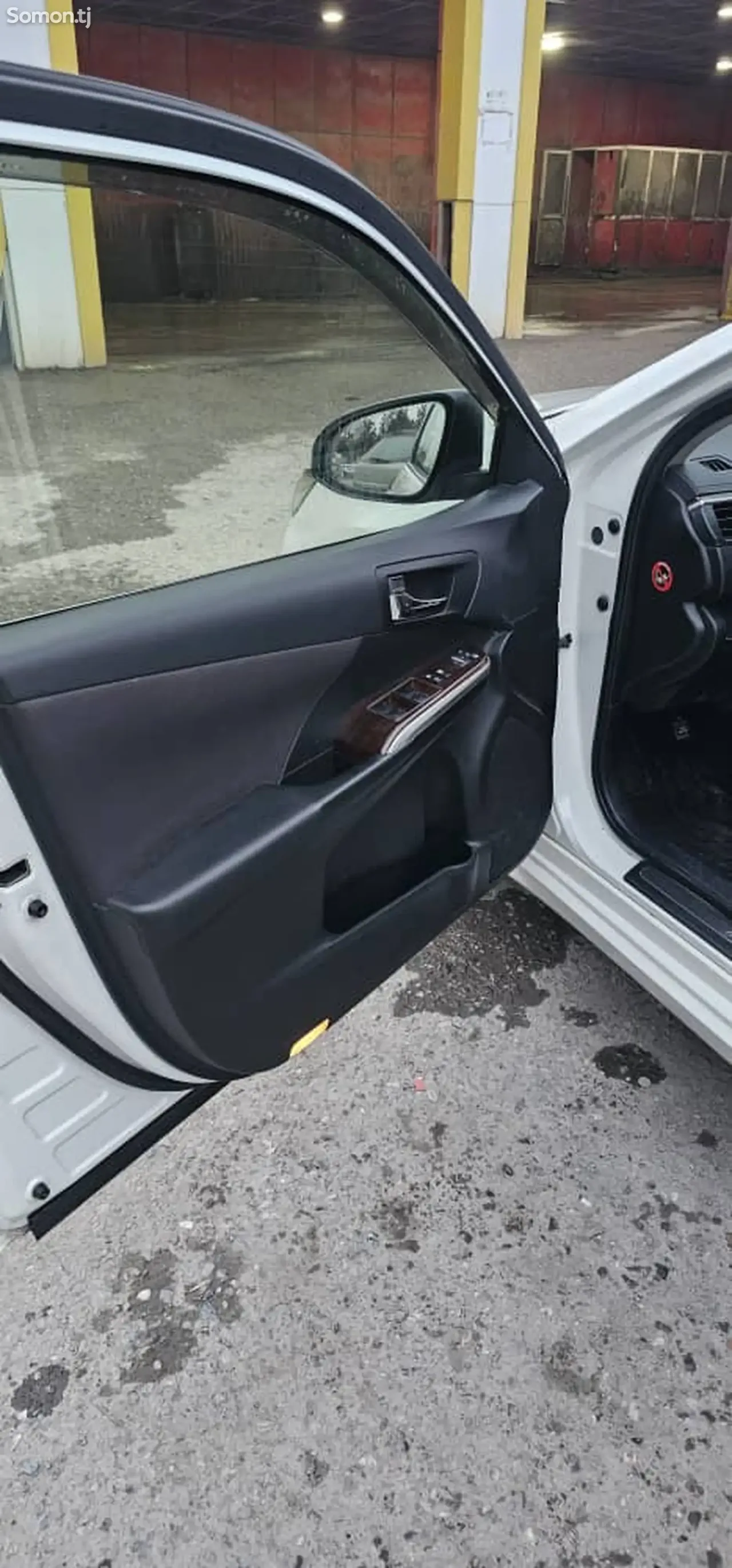 Toyota Camry 2015 · 2.5 AT