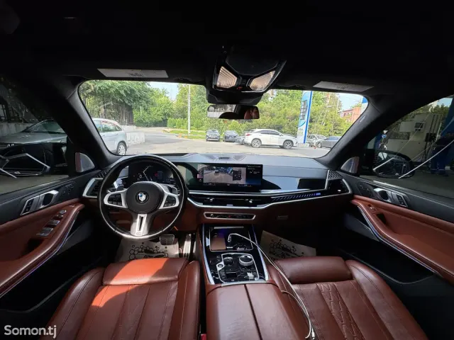 BMW X7 2023 · 4.4 AT