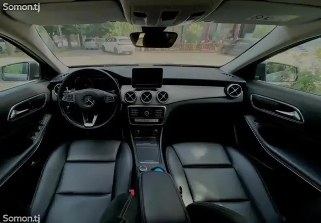 Mercedes-Benz GLA class 2019 · 2.0 AT