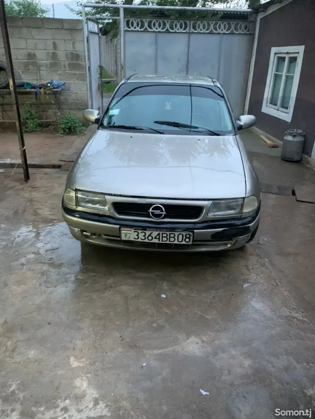 Opel Astra F 1996 · 1.6 MT