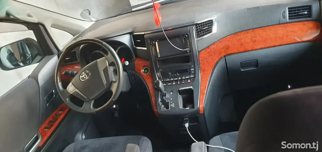 Toyota Alphard 2014 · 2.4 CVT
