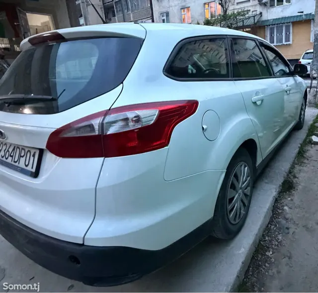Ford Focus 2013 · 1.6 MT