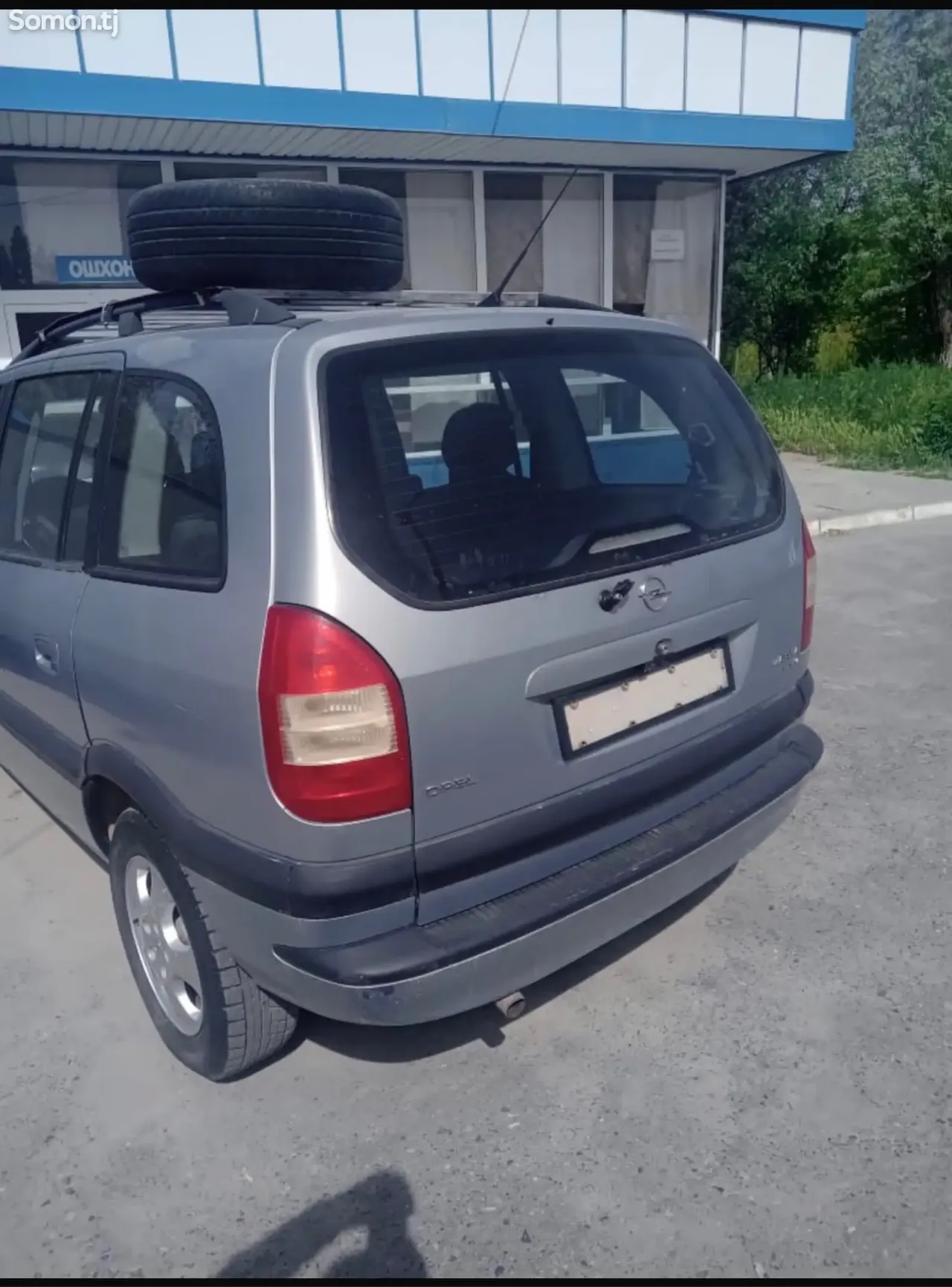 Opel Zafira 1999 · 1.8 MT