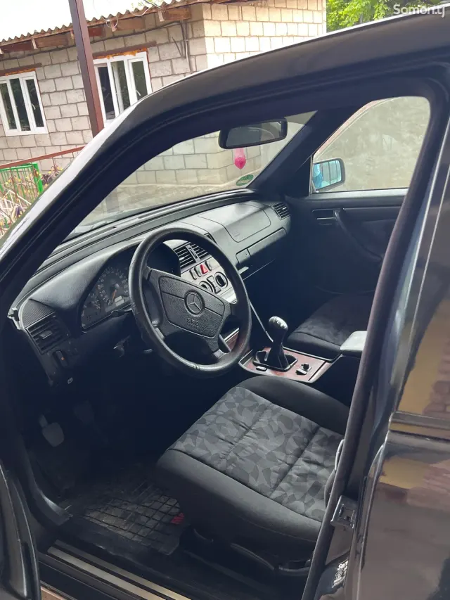 Mercedes-Benz W201 2000 · 1.8 MT