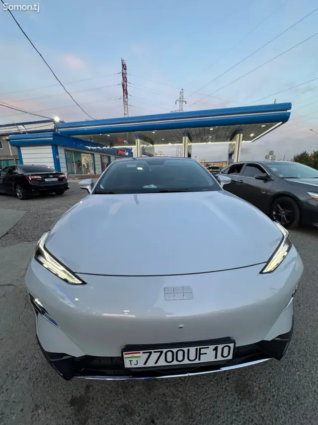 Geely Galaxy E8 2025 · AT