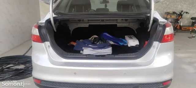 Ford Focus 2012 · 1.6 AT