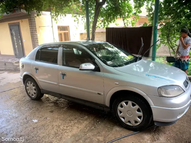 Opel Astra G 1998 · 1.6 MT