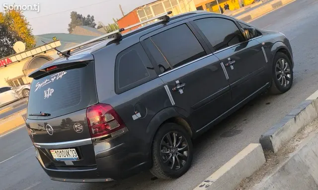 Opel Zafira 2010 · 2.2 AT