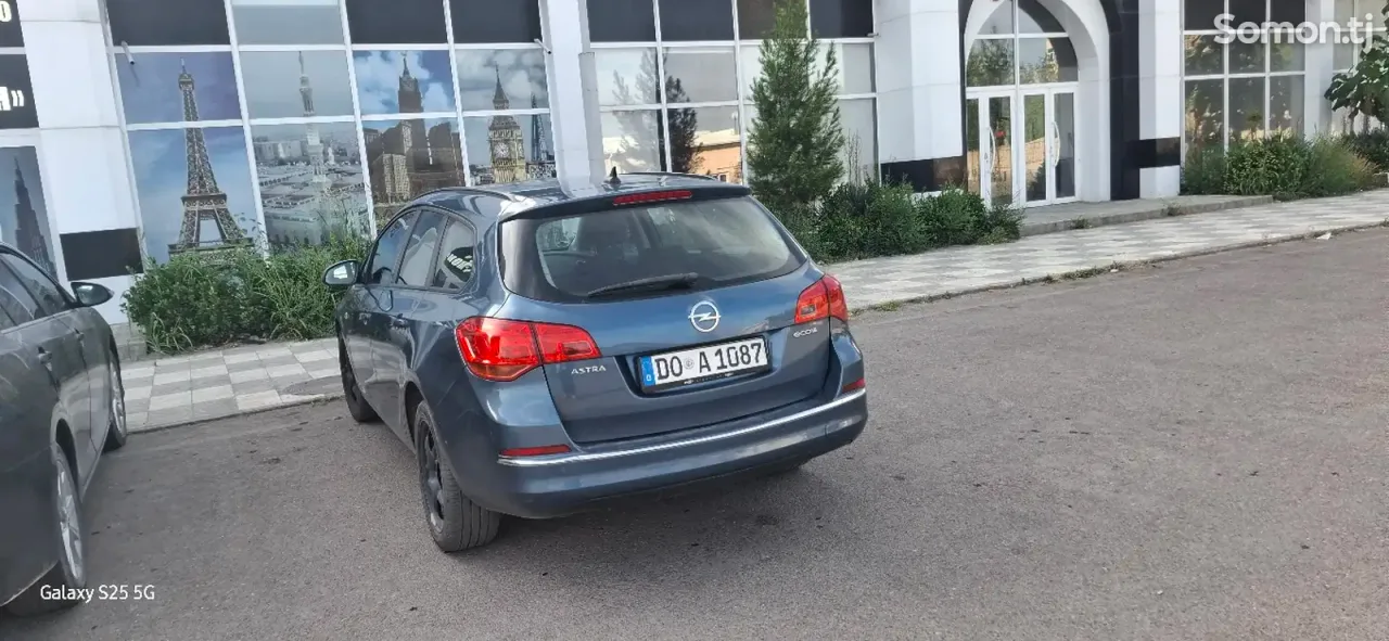 Opel Astra J 2015 · 1.4 MT