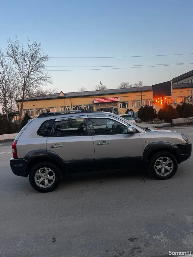 Hyundai Tucson 2009 · 2.0 AT