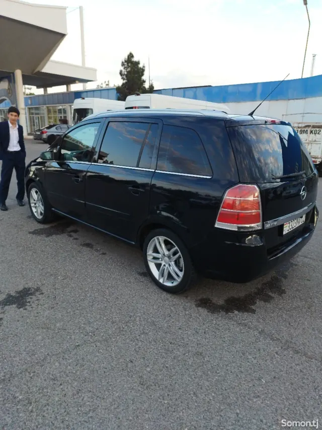 Opel Zafira 2006 · 1.8 MT