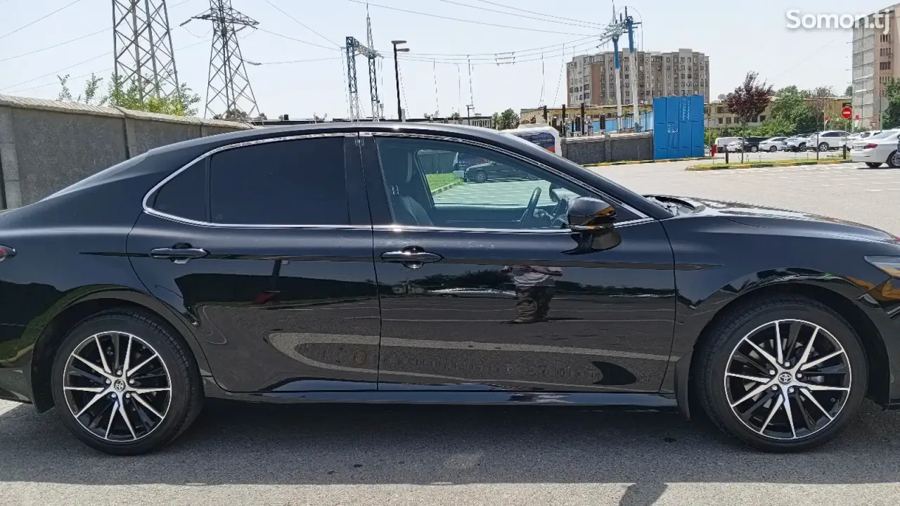 Toyota Camry 2021 · 2.5 AT