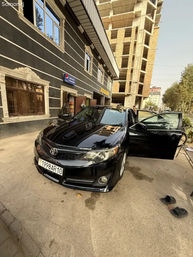 Toyota Camry 2013 · 2.5 AT