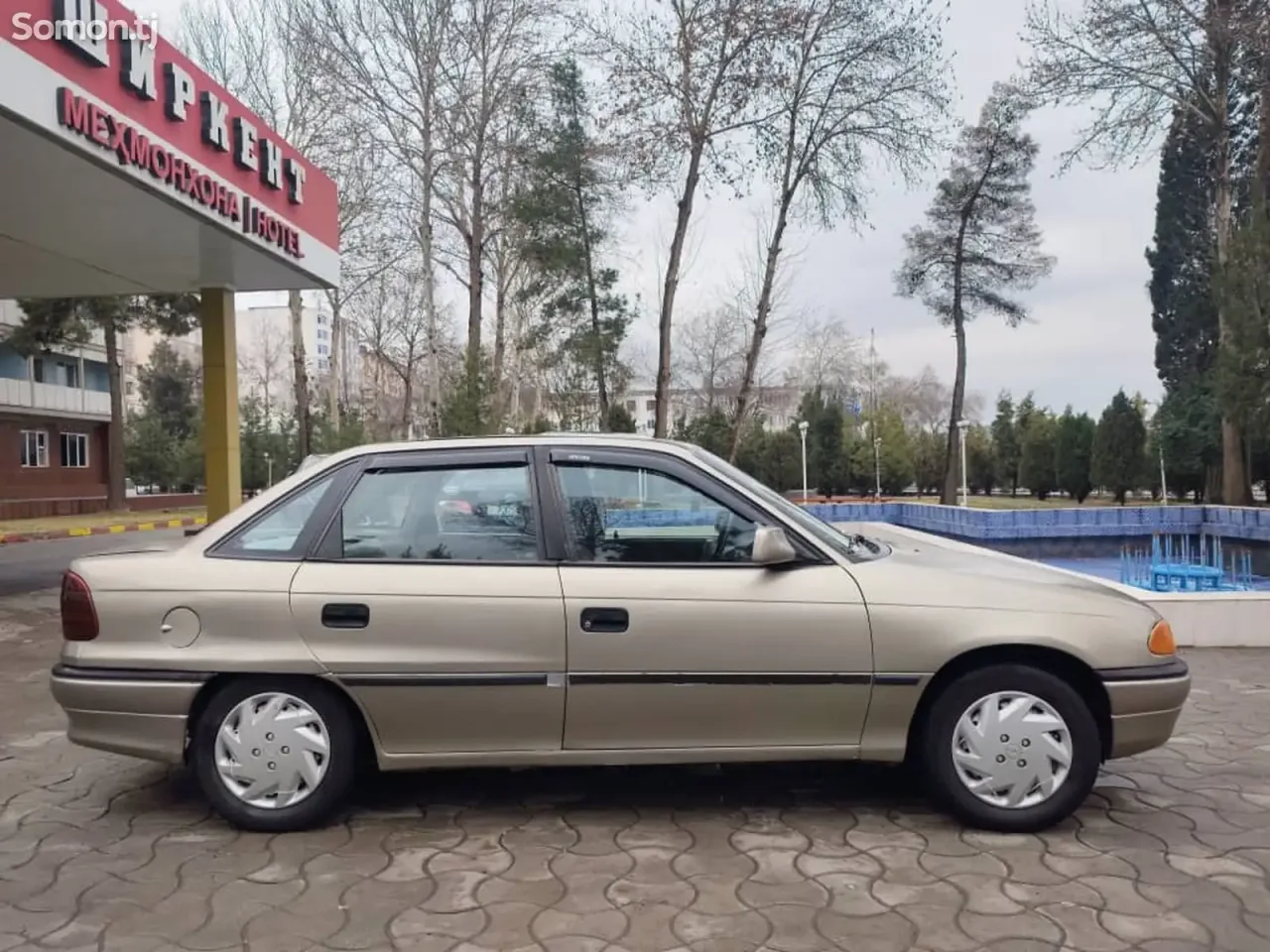 Opel Astra F 1994 · 1.6 MT