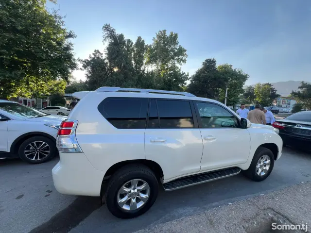 Toyota Land Cruiser Prado 2010 · 4.6 AT