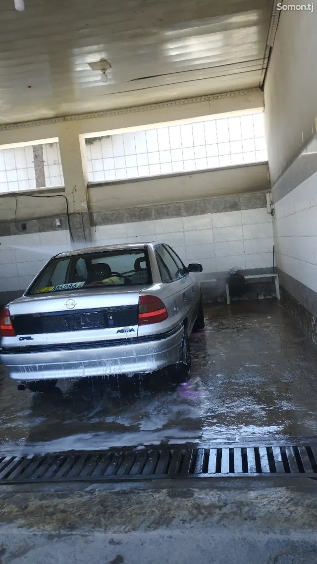 Opel Astra F 1994 · 1.6 MT