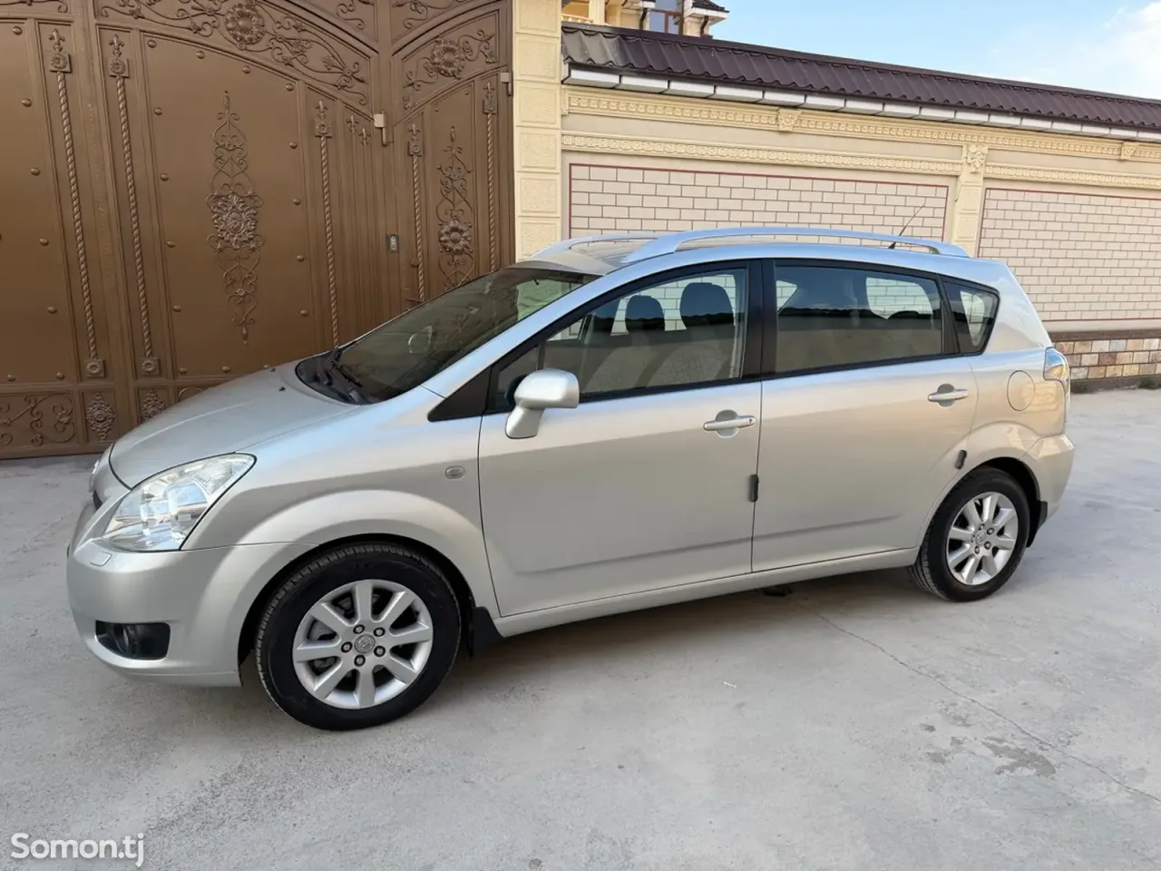 Toyota Corolla Verso 2008 · 2.2 MT