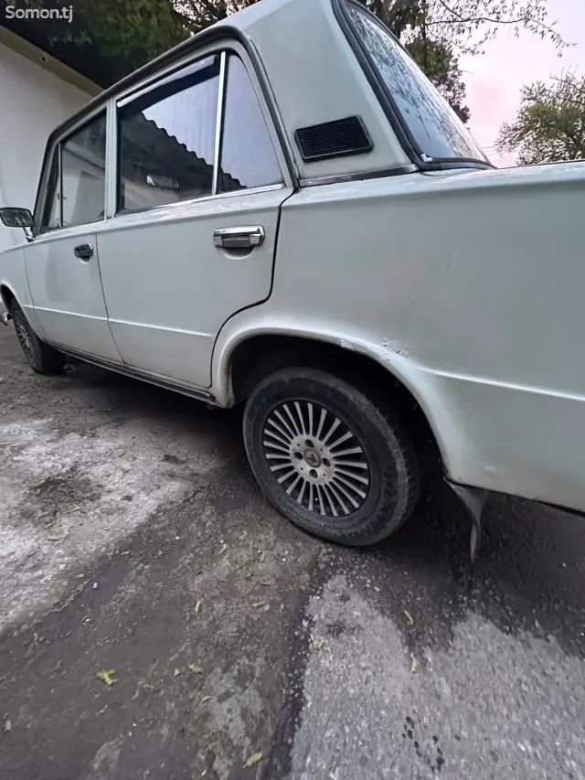 Lada (ВАЗ) 2113 1984 · 1.3 MT