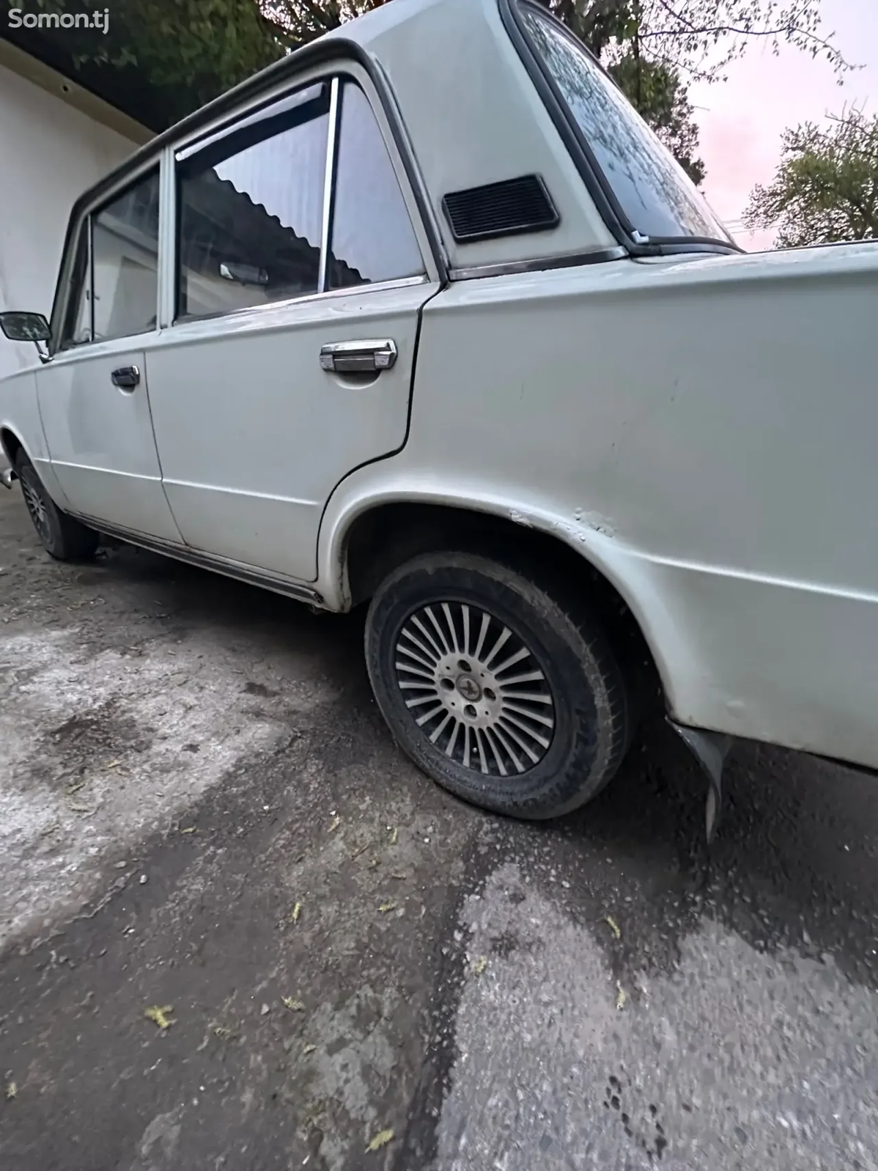 Lada (ВАЗ) 2113 1984 · 1.3 MT