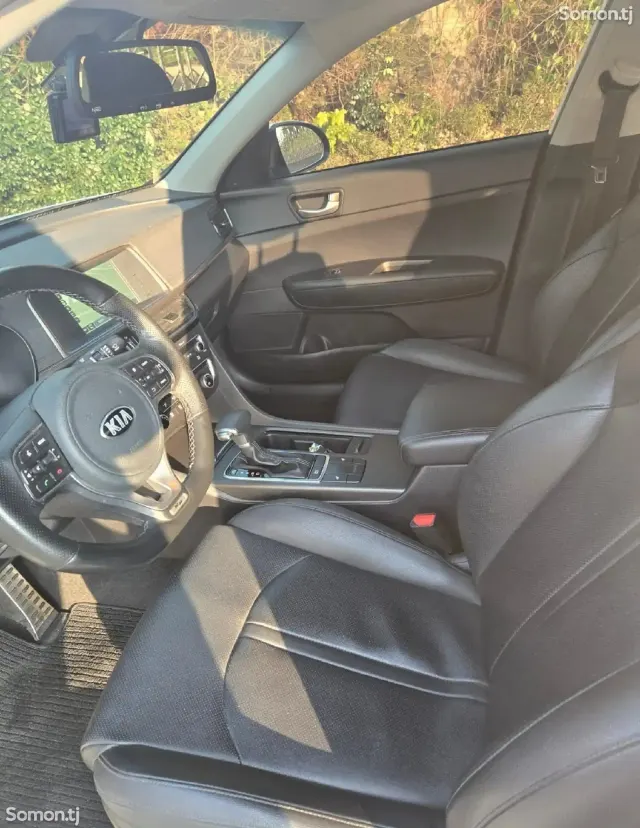 Kia K5 2018 · 2.0 AT