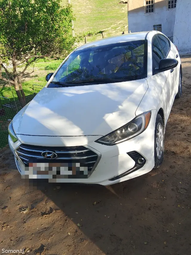 Hyundai Elantra 2017 · 2.0 AT