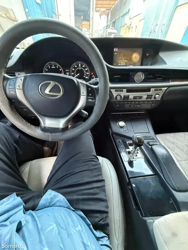 Lexus ES series 2014 · 3.5 AT