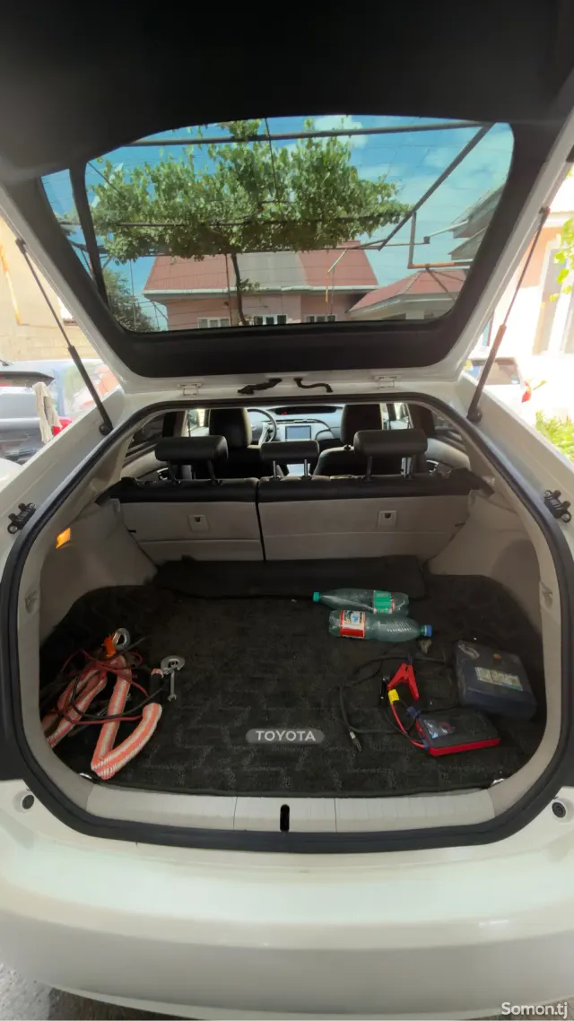 Toyota Prius 2014 · 1.8 AT