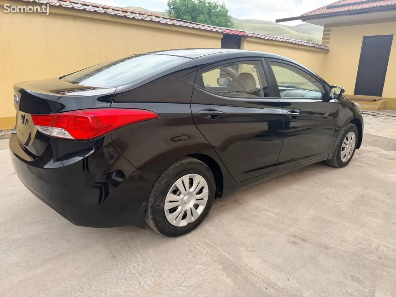 Hyundai Elantra 2011 · 1.8 AT