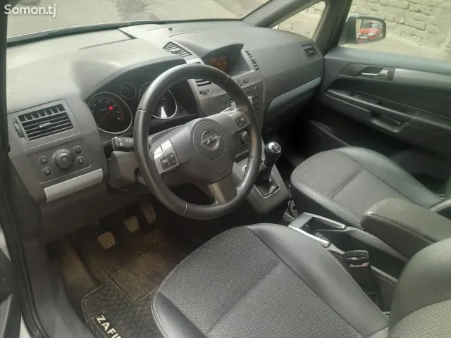 Opel Zafira 2006 · 1.8 MT